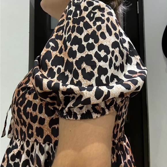 Beautiful Animal print blouse ❤️ - Picture 4 of 9